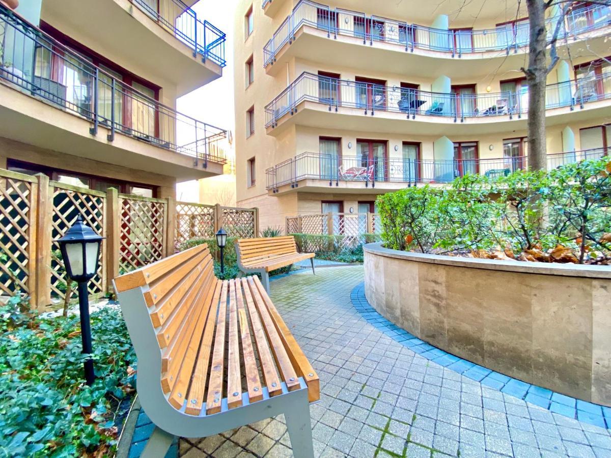 Downtown Vibe-Kiraly II Apts W Private Balcony Budapešť Exteriér fotografie